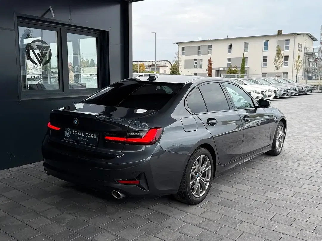 BMW 330 - Thumbnail 7
