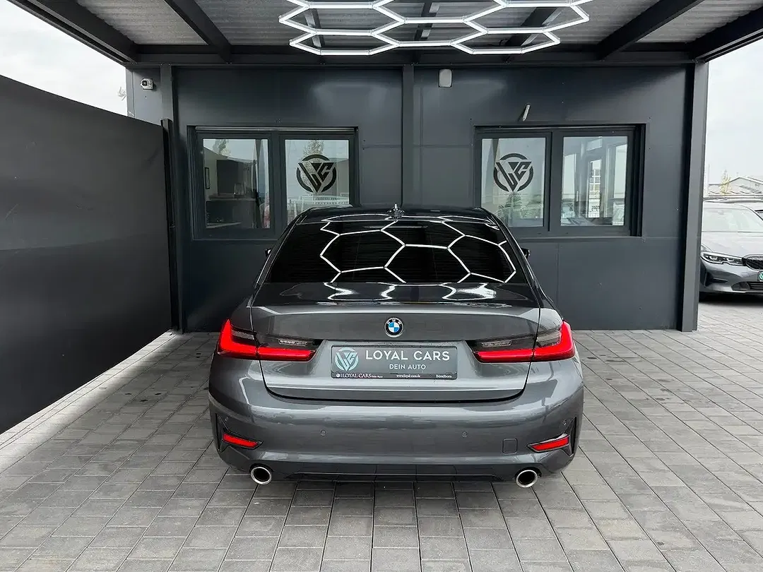 BMW 330 - Thumbnail 8