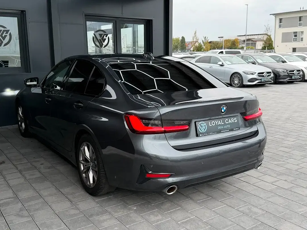 BMW 330 - Thumbnail 9